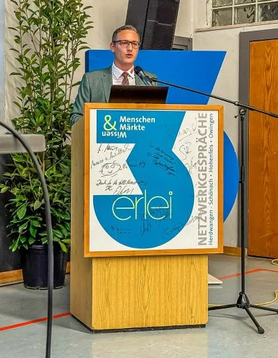 2025 - Prof. Dr. Dr. Manfred Spitzer – „Die Lokalisierung geistig‑seelischer Vorgänge im Gehirn“ 1 Dreierlei Netzwerk 2025 Spitzer 01