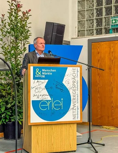 2025 - Prof. Dr. Dr. Manfred Spitzer – „Die Lokalisierung geistig‑seelischer Vorgänge im Gehirn“ 9 Dreierlei Netzwerk 2025 Spitzer 09