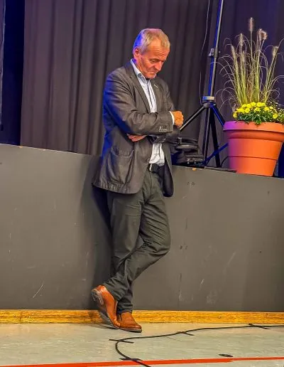 2025 - Prof. Dr. Dr. Manfred Spitzer – „Die Lokalisierung geistig‑seelischer Vorgänge im Gehirn“ 12 Dreierlei Netzwerk 2025 Spitzer 12